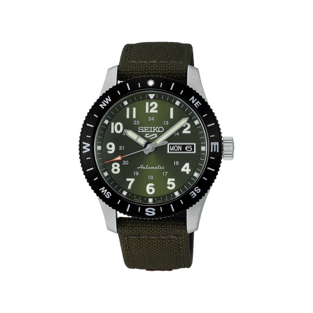Montre Seiko 5 HDB008K1 sur fond blanc