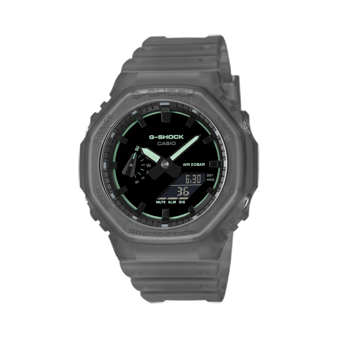 Casio GA-2100K-1AER sur fond blanc
